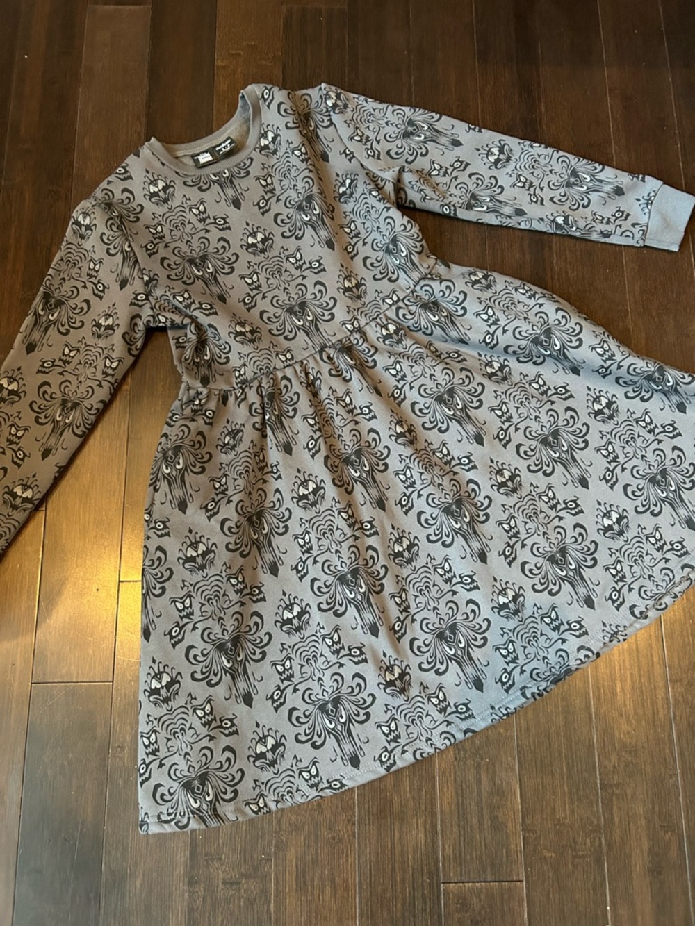 Cakeworthy /Disney haunted mansion Gray Long-Sleeve Print Casual Dress like new!